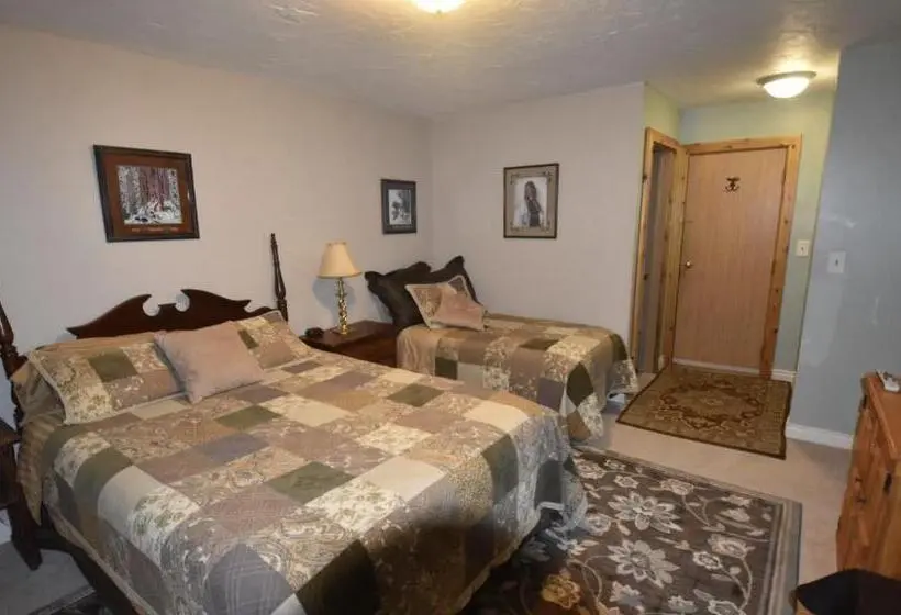 Classic Kolmen Hengen Huone, Alaska Grizzly Lodge