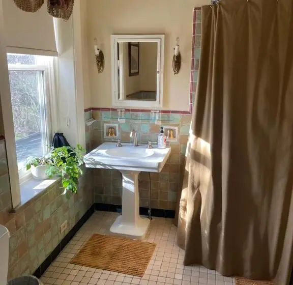キングサイズベッドのスタンダードルーム, The Hollinger House