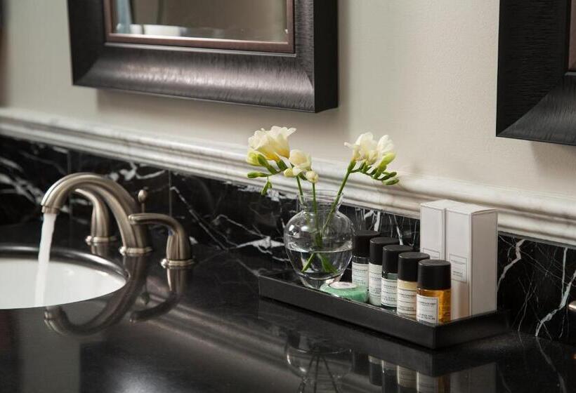 デラックススイート, 16 Bay View