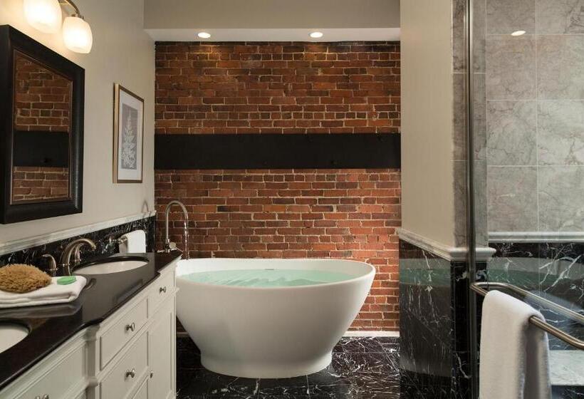 デラックススイート, 16 Bay View