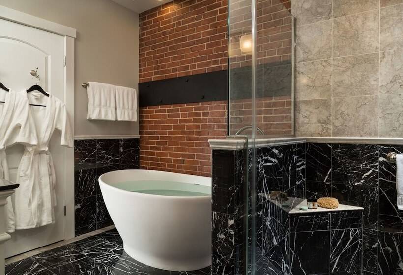 エクゼクティブスイート, 16 Bay View