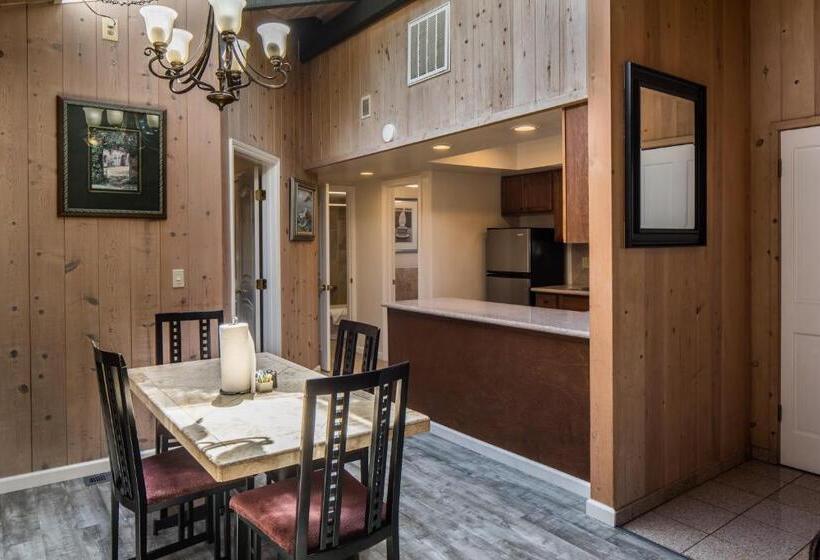 디럭스 스위트 킹 침대, Andril Fireplace Cottages