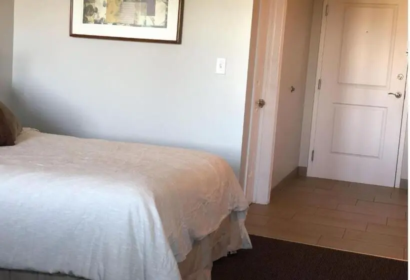 デラックスルーム, Brinton Suites