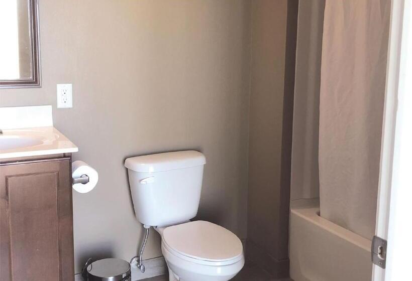 Номер Deluxe Кровать Кинг, Brinton Suites