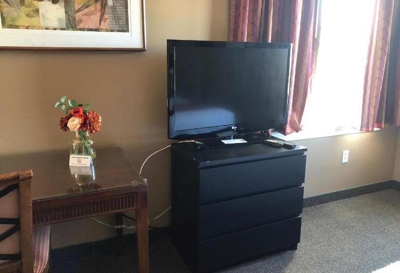 Номер Deluxe Кровать Кинг, Brinton Suites