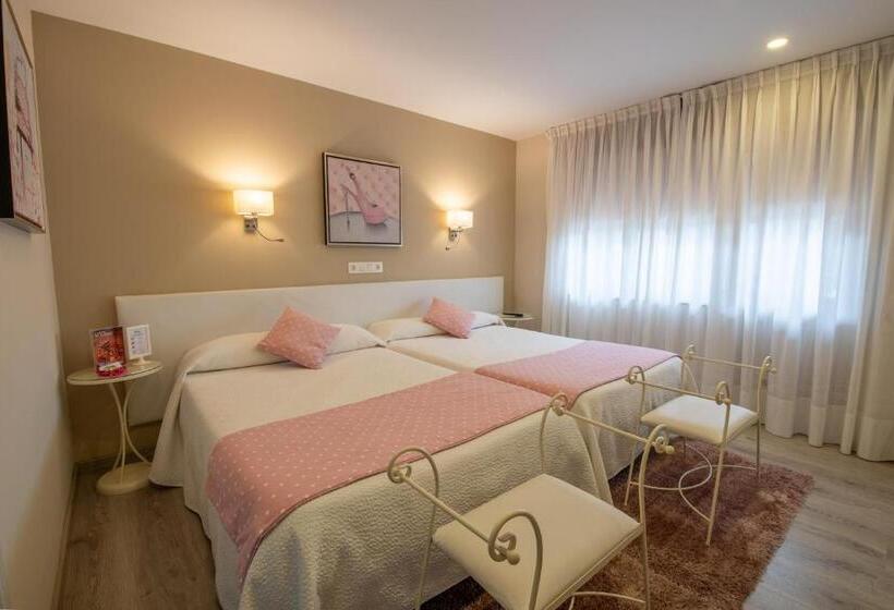 غرفة قياسية مزوَّدة بتراس, El Pinar