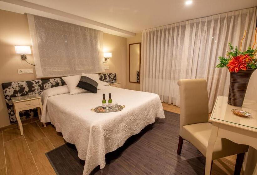 غرفة قياسية مزوَّدة بتراس, El Pinar