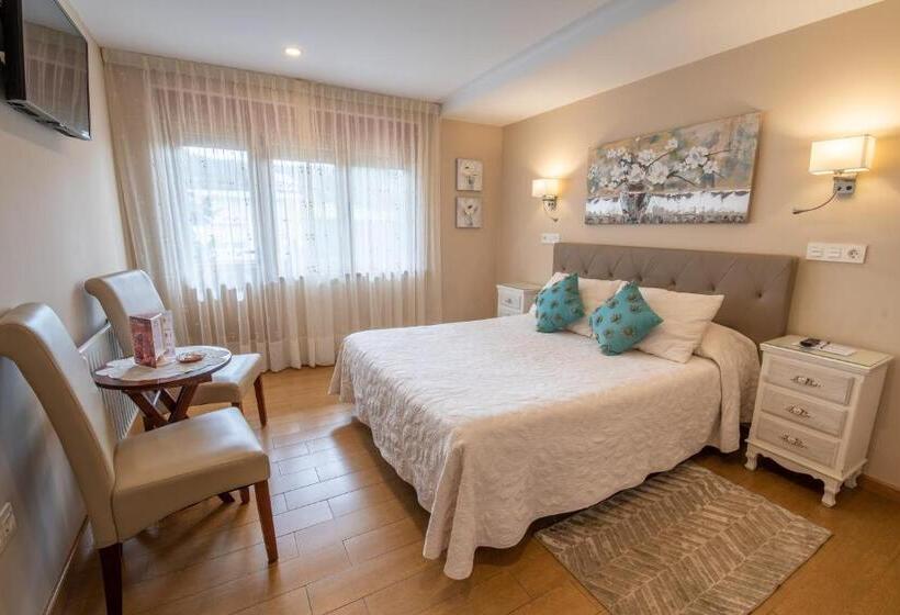 غرفة قياسية مزوَّدة بتراس, El Pinar