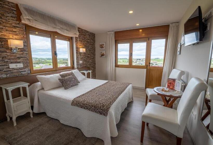 غرفة قياسية مزوَّدة بتراس, El Pinar