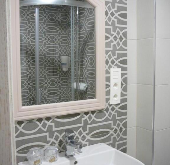 غرفة قياسية مزوَّدة بتراس, El Pinar