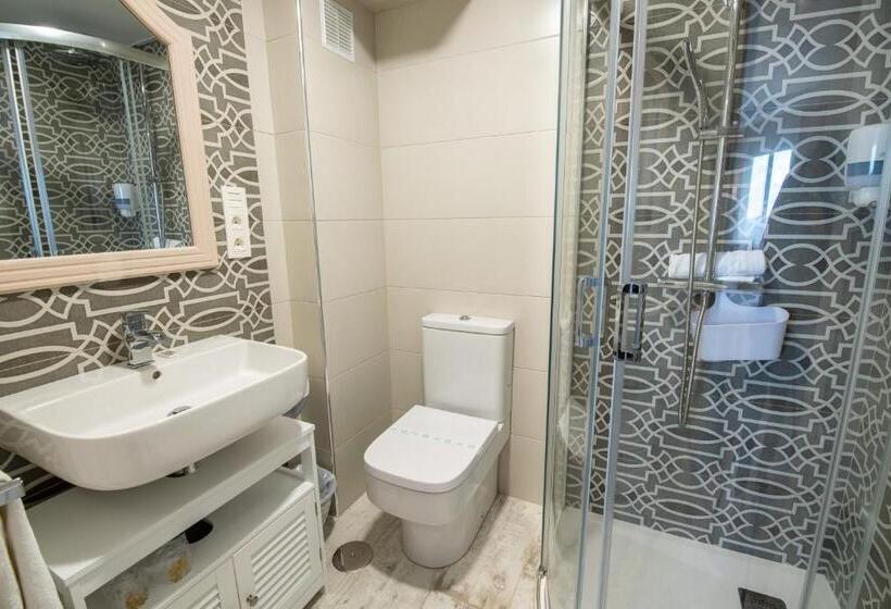 غرفة قياسية مزوَّدة بتراس, El Pinar