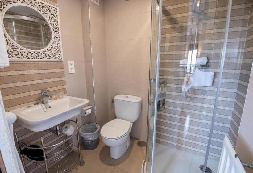 غرفة قياسية مزوَّدة بتراس, El Pinar