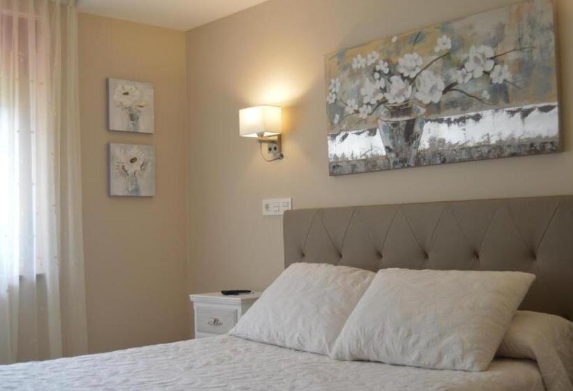 غرفة قياسية مزوَّدة بتراس, El Pinar