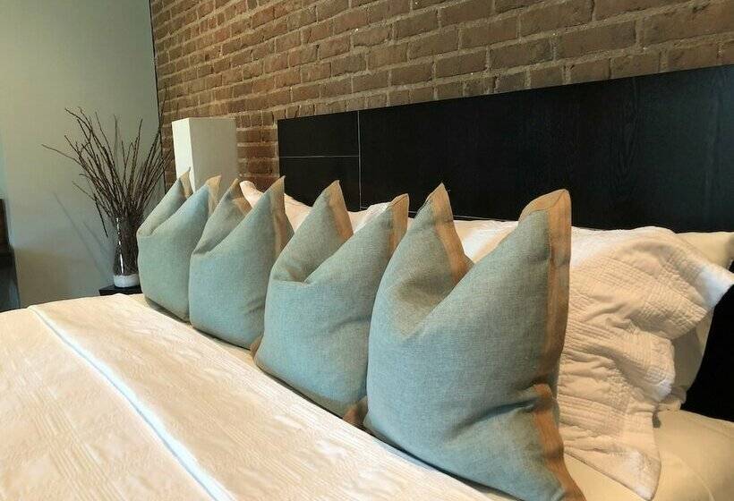 スイート, Suites At 249