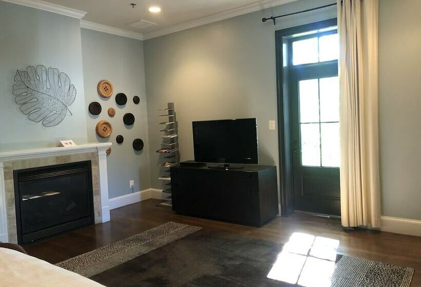 スイート, Suites At 249