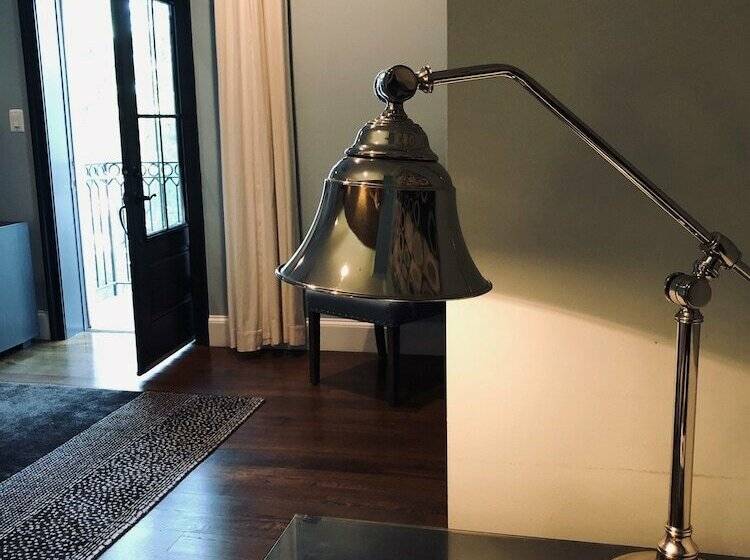 スイート, Suites At 249