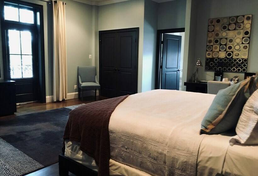 スイート, Suites At 249