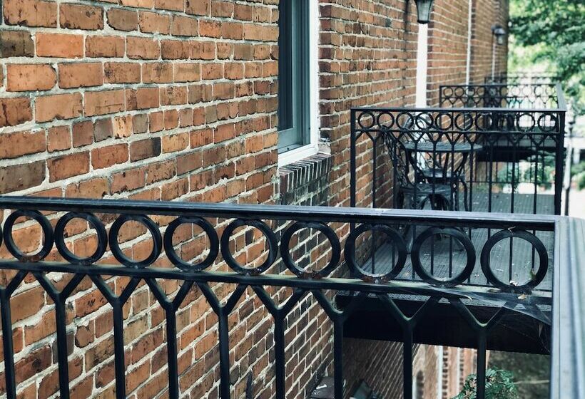 スイート, Suites At 249