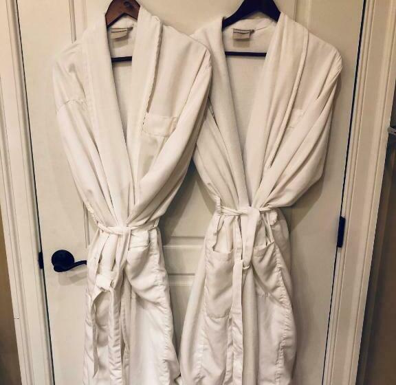 スイート, Suites At 249