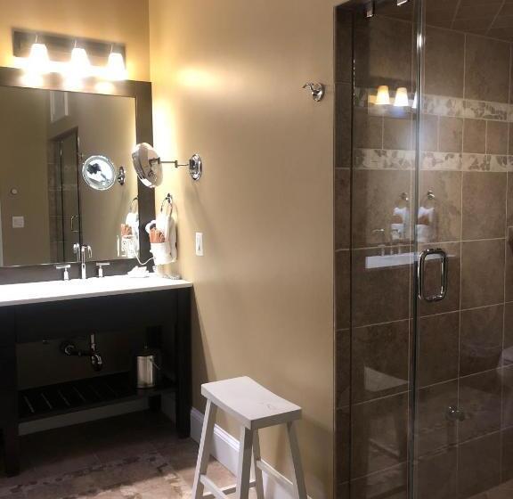 スイート, Suites At 249