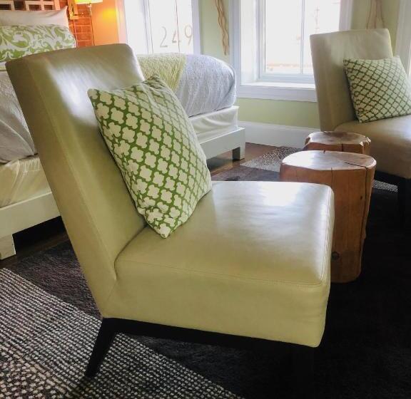 スイート, Suites At 249