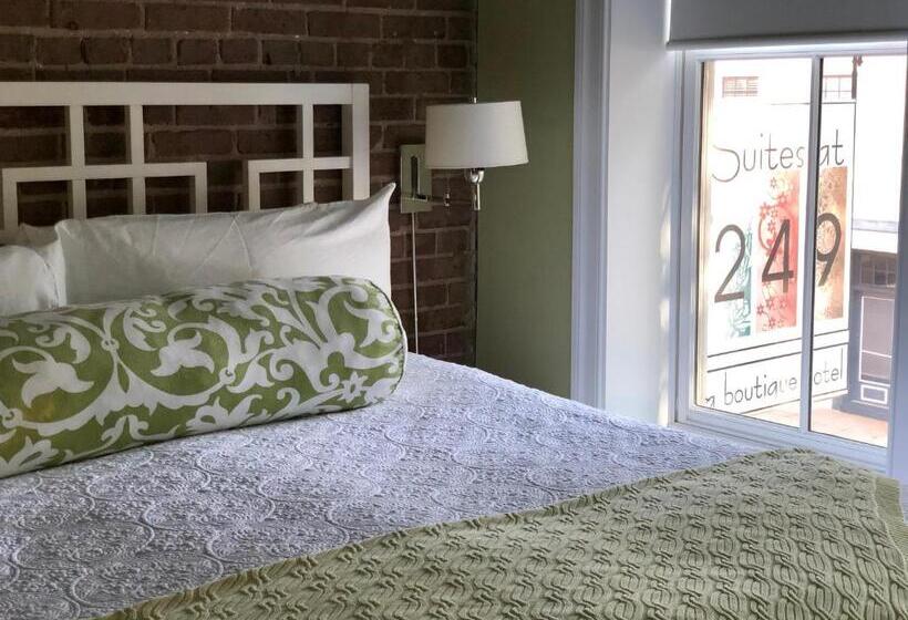 Люкс, Suites At 249