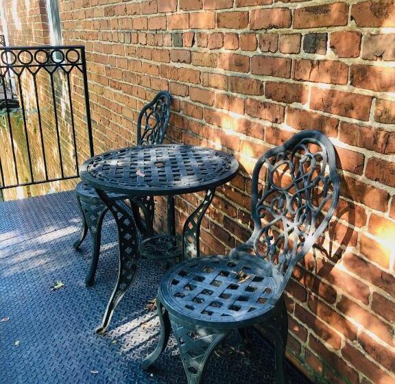 スイート, Suites At 249