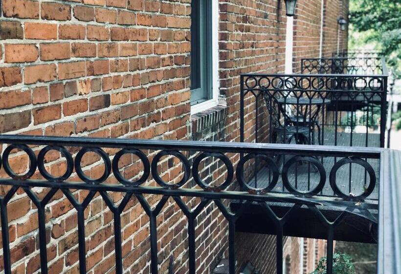 スイート, Suites At 249