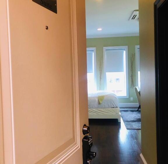 スイート, Suites At 249