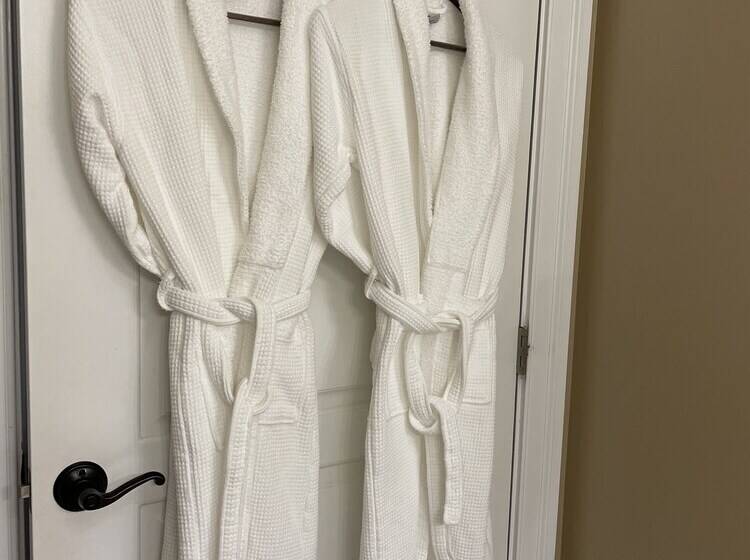 スイート, Suites At 249