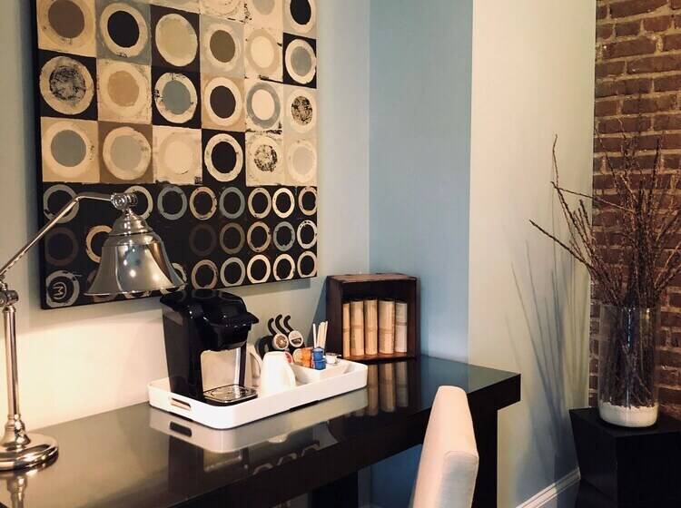 スイート, Suites At 249