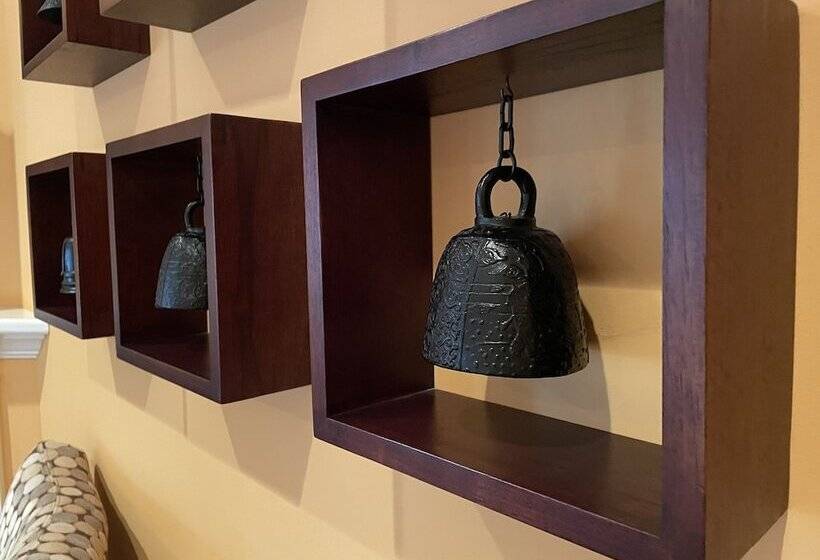 スイート, Suites At 249