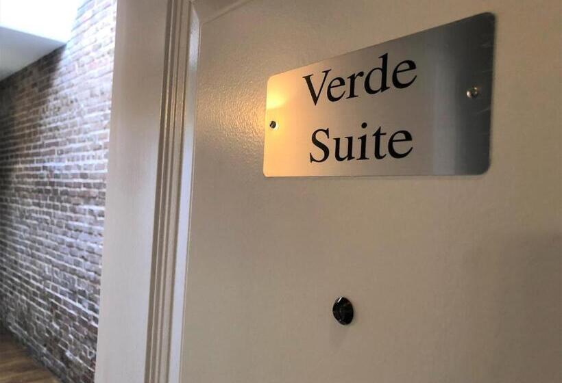 スイート, Suites At 249