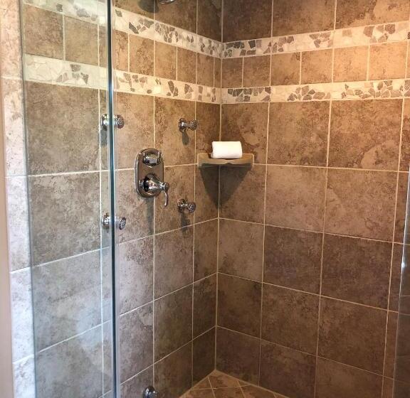 スイート, Suites At 249