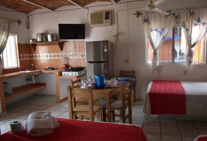 스탠다드 스튜디오, Y Bungalows Islas Careyes