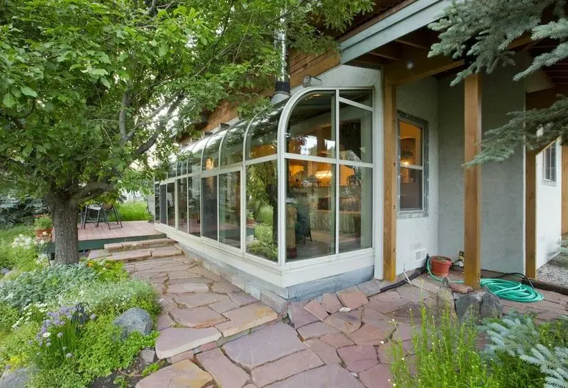 デラックススイート, Mariposa Lodge Bed And Breakfast