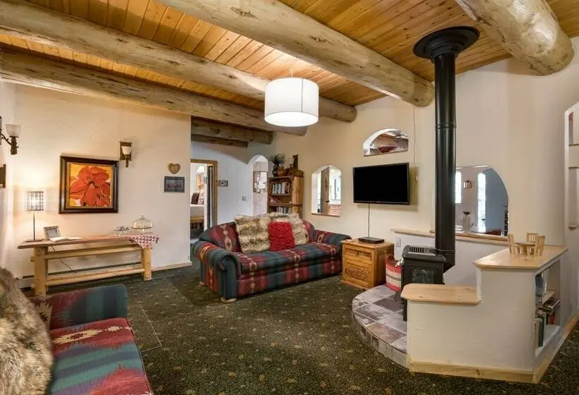 デラックススタジオ, Mariposa Lodge Bed And Breakfast
