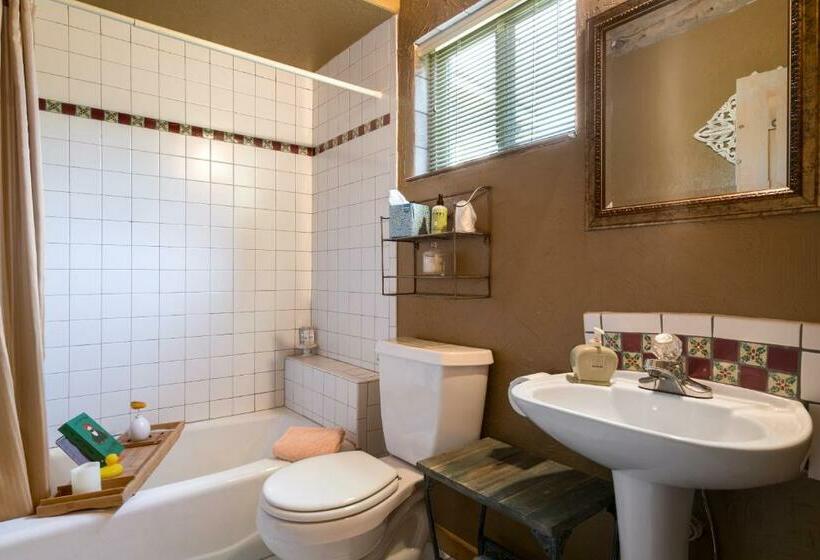 デラックススタジオ, Mariposa Lodge Bed And Breakfast