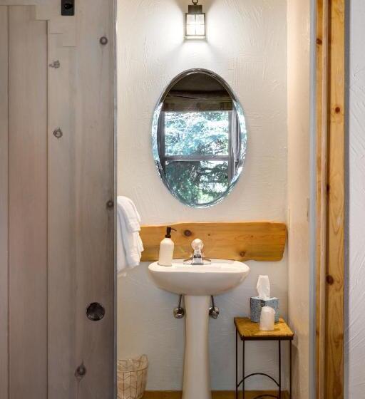 디럭스 스위트 킹 침대, Mariposa Lodge Bed And Breakfast