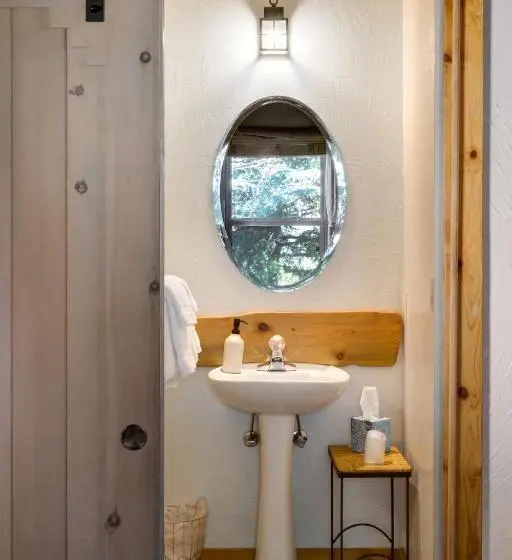 キングサイズベッドのデラックススイート, Mariposa Lodge Bed And Breakfast