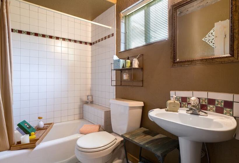 デラックススタジオ, Mariposa Lodge Bed And Breakfast