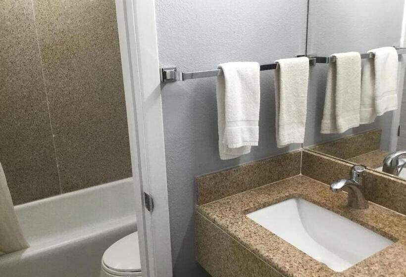 Номер Стандарт 2 Двуспальные Кровати, Budget Inn Plainview