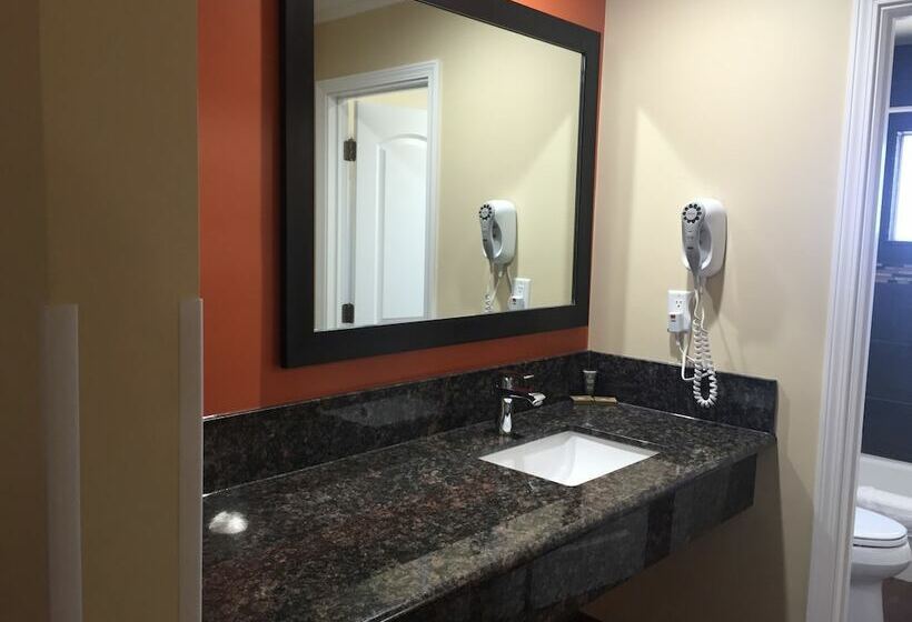 جناح جونيور, Convention Center Inn & Suites