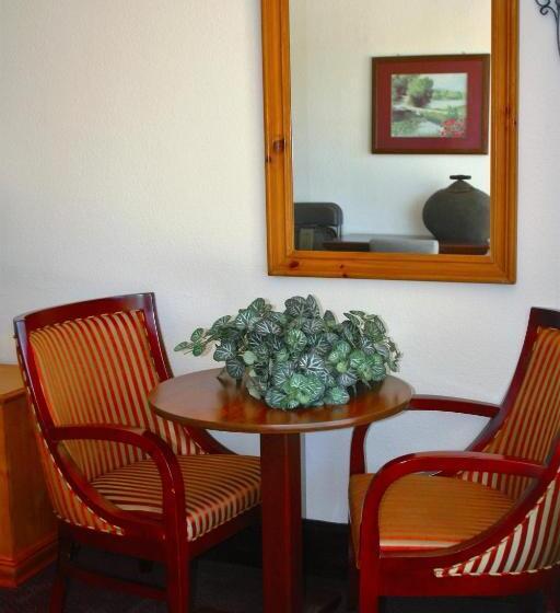 اتاق لوکس با تخت بزرگ, Passion Play Road Inn   Formerly Statue Road Inn