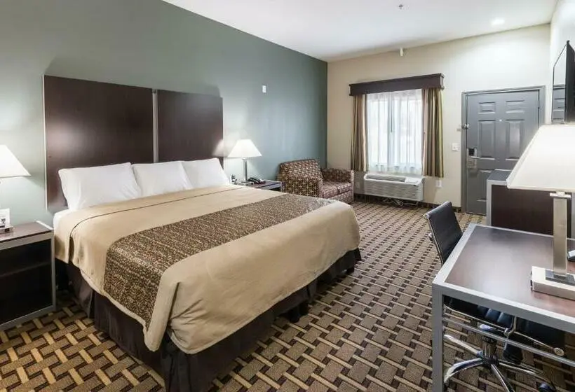 Deluxe Suite King Bed, Scottish Inns & Suites