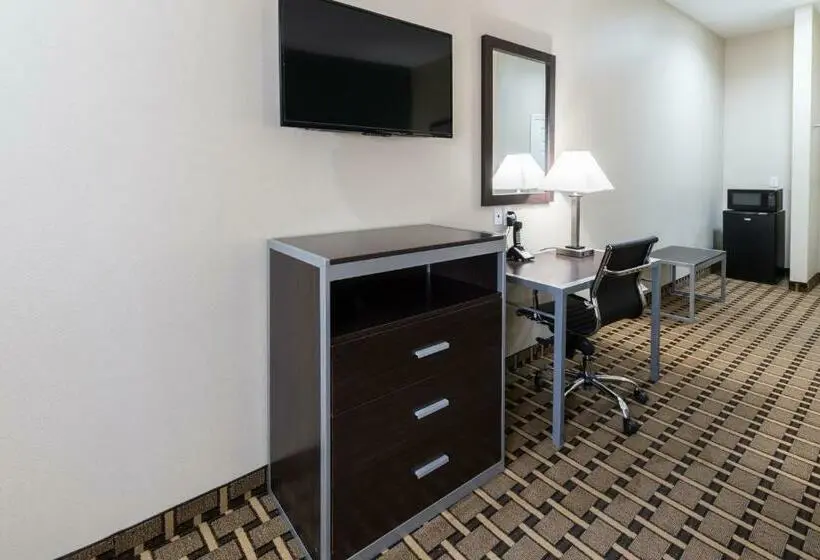 Deluxe Suite King Bed, Scottish Inns & Suites