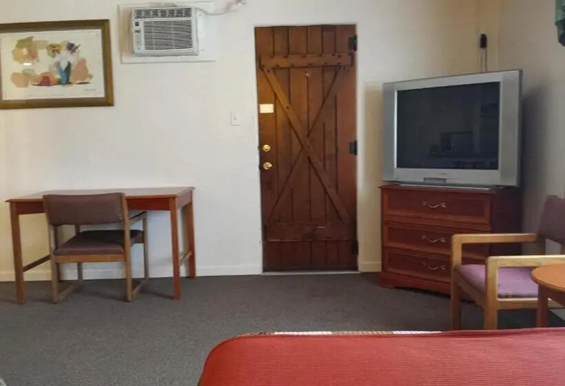 استودیوی لوکس, Sands Motel