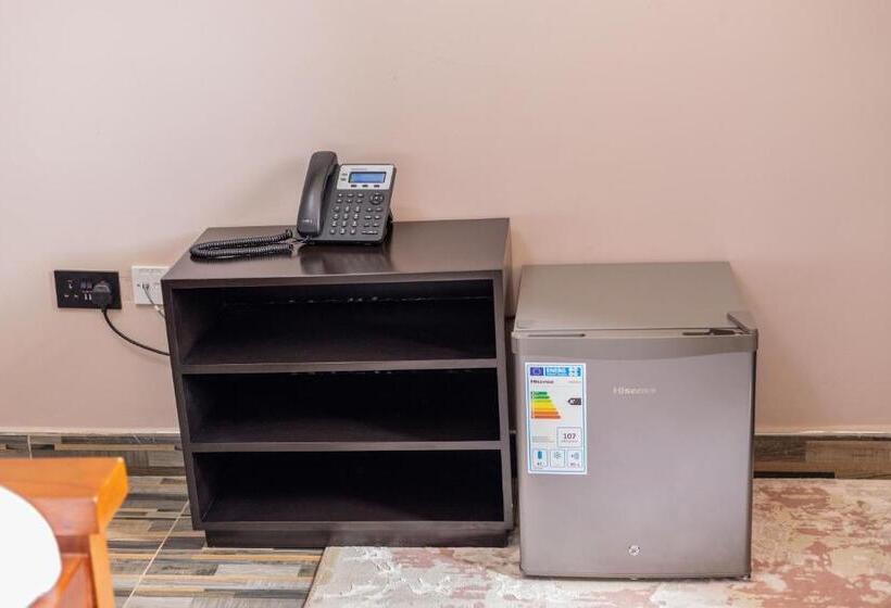 اتاق لوکس با تخت بزرگ, Sun City Hotel & Amuzement Park Soroti