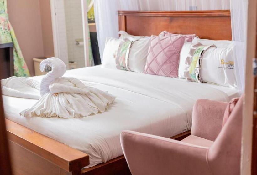 اتاق لوکس با تخت بزرگ, Sun City Hotel & Amuzement Park Soroti