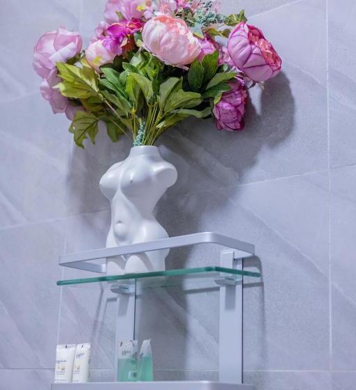 سوییت با چشم‌انداز استخر, Sun City Hotel & Amuzement Park Soroti